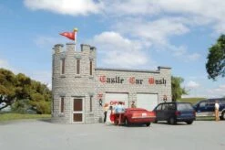 Bachmann Castle Car Wash - Roadside U.S.A.? -- Assembled - 5-1/4 X 3 X 4" 13.3 X 7.6 X 10.2cm - H