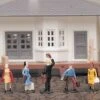 Bachmann Waiting Passengers (6) HO