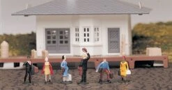 Bachmann Waiting Passengers (6) HO