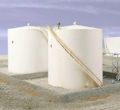 Walthers Cornerstone Oil Storage Tank Tall With Berm (1) - Kit HO