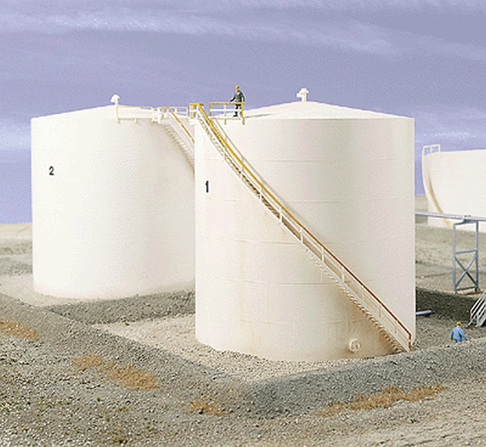 Walthers Cornerstone Oil Storage Tank Tall With Berm (1) - Kit HO 1 Walthers Cornerstone Oil Storage Tank Tall With Berm (1) - Kit HO