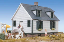 Walthers Cornerstone Lake Forest Cottage W/Accessories -- Kit - 4-3/4 X 2-3/4 X 3-1/2 Inch 11.8 X